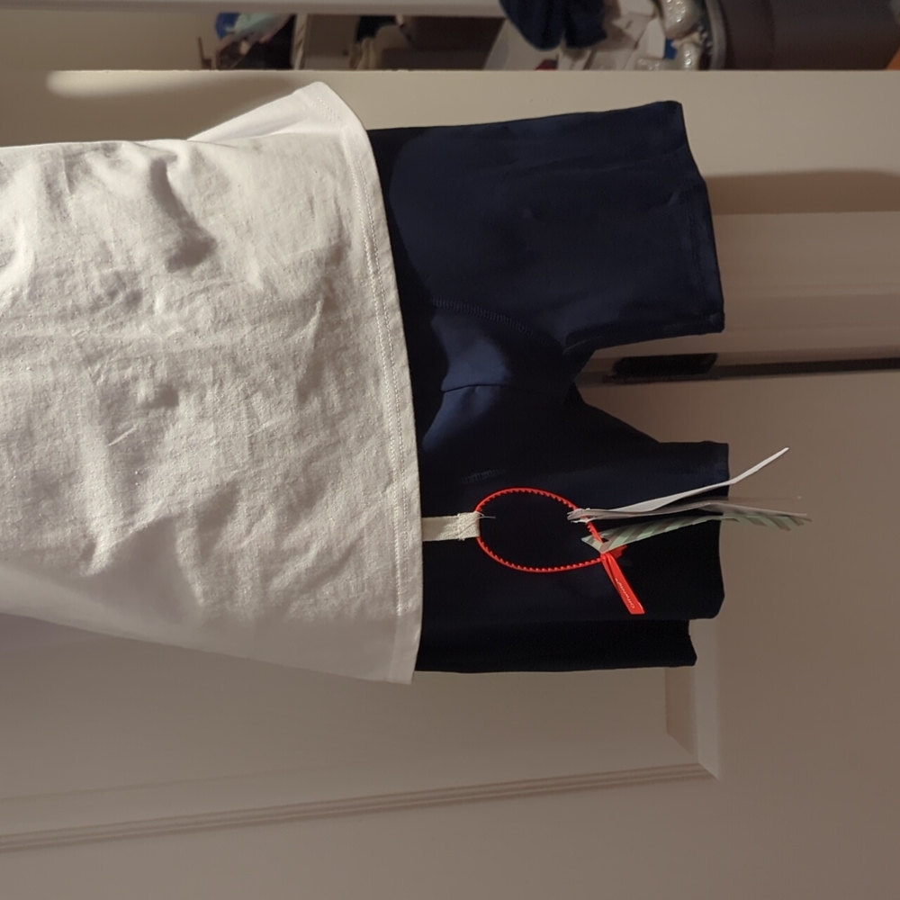 Main Label Off White - Picture 3 of 15